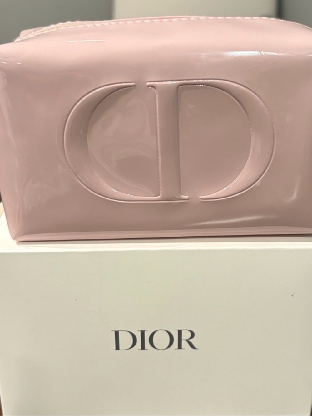 Dior Pink Glossy Embossed CD Cosmetic Case 2026 - NWT/NIB - Picture 2 of 7